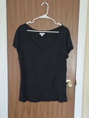 Old Navy Black Scoop Neck Short Sleeve Tee with Pocket
